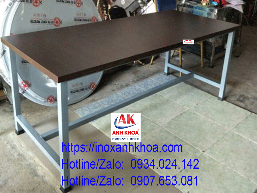 Bàn ăn công nhân khung sắt mặt gỗ MDF chống ẩm cao cấp